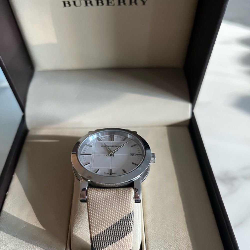 Burberry Women’s Watch - Picture 8 of 8